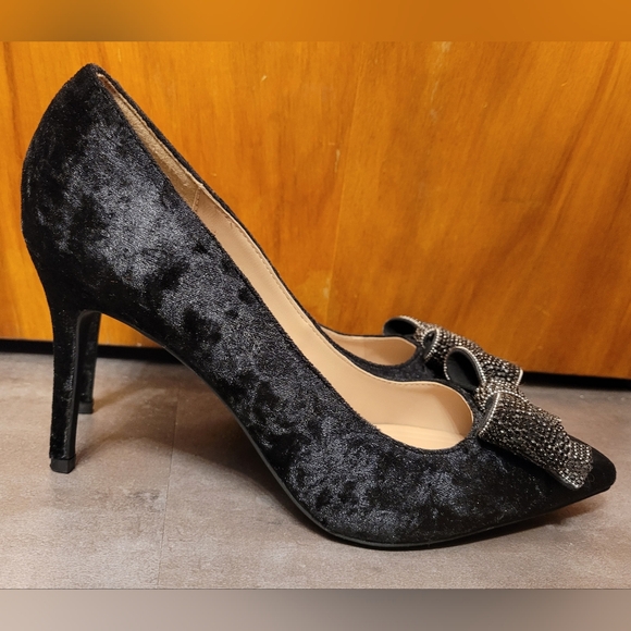 BCBGeneration Black Pointed Toe Bow Pumps with Rhinestone Detail Size 9US - Picture 3 of 9